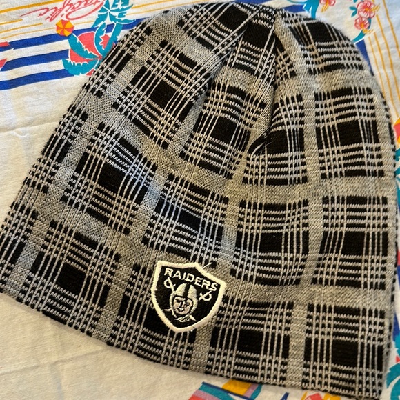 NWOT Raiders Unisex Beanie - Picture 4 of 4